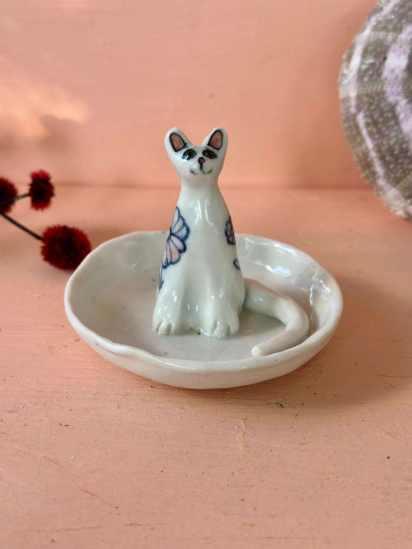 Cat incense / flower holder