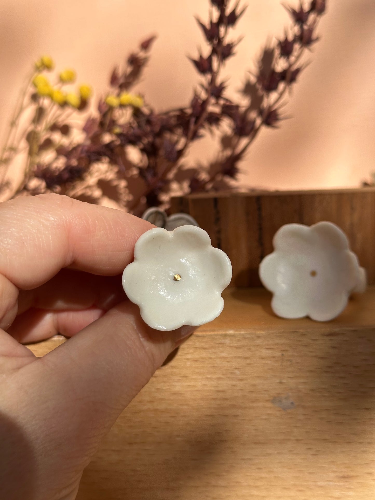 One hand painted or white w/ gold porcelain ‘flower’ ring