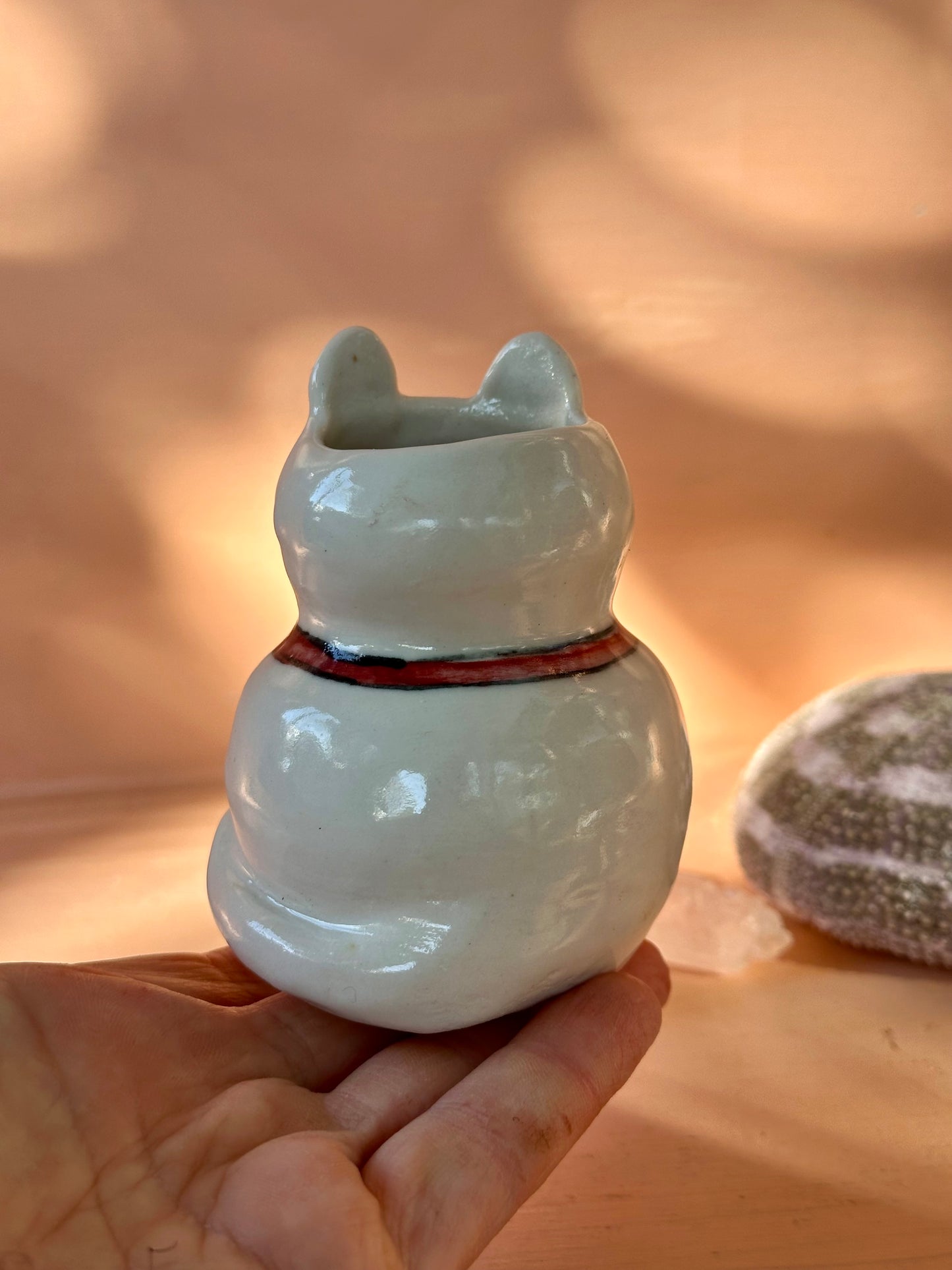 small ‘cat’ vase with red bow