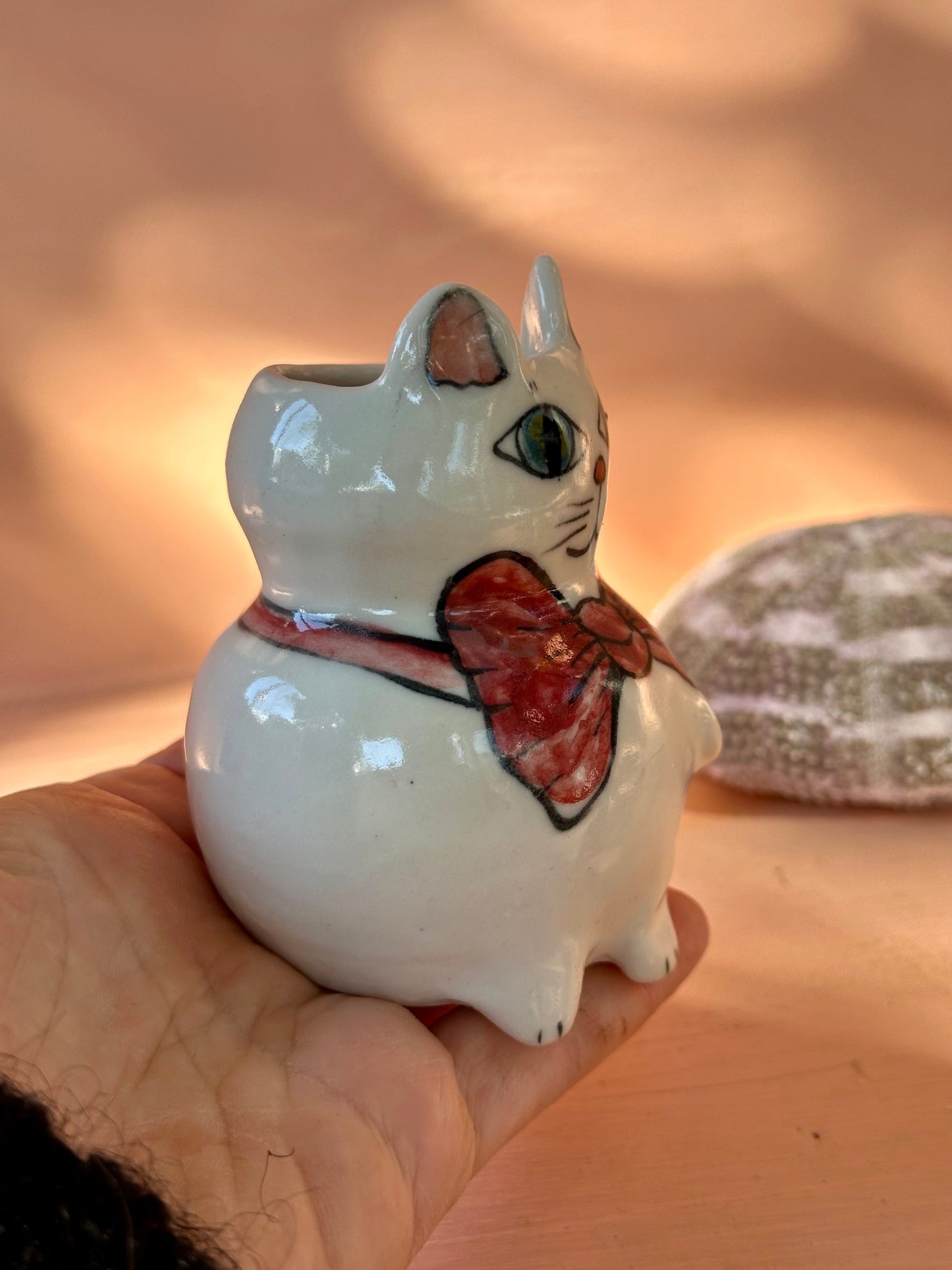 small ‘cat’ vase with red bow