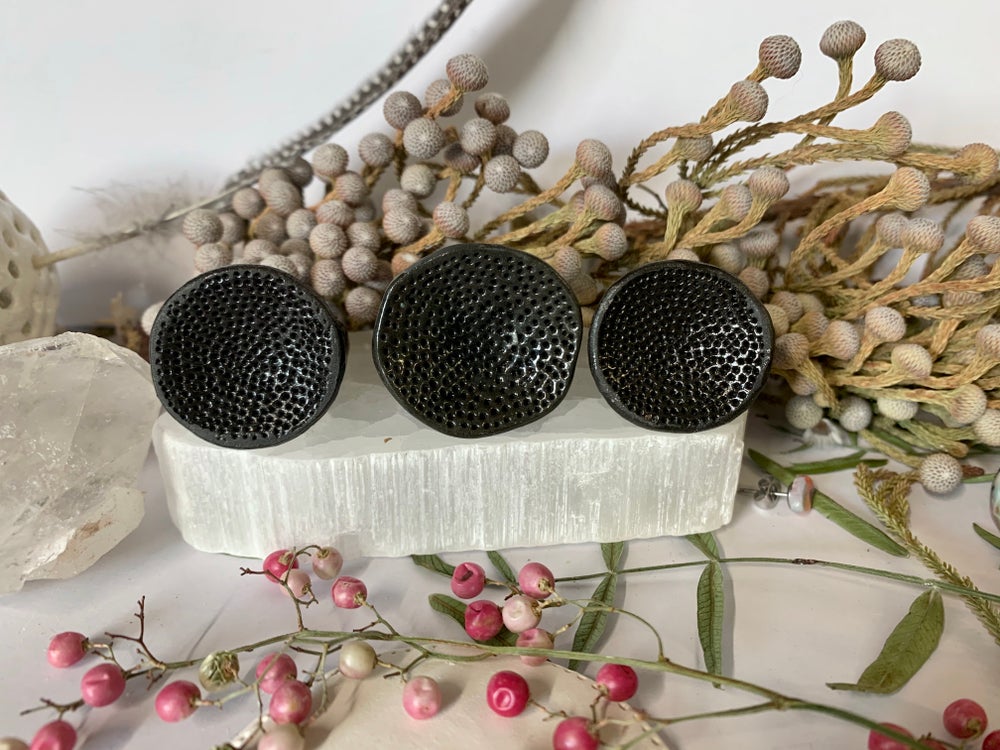 Round black porcelain ‘rock coral’ ring, choose a size
