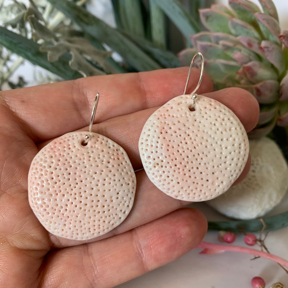 Light pink ‘coral dot’ earrings