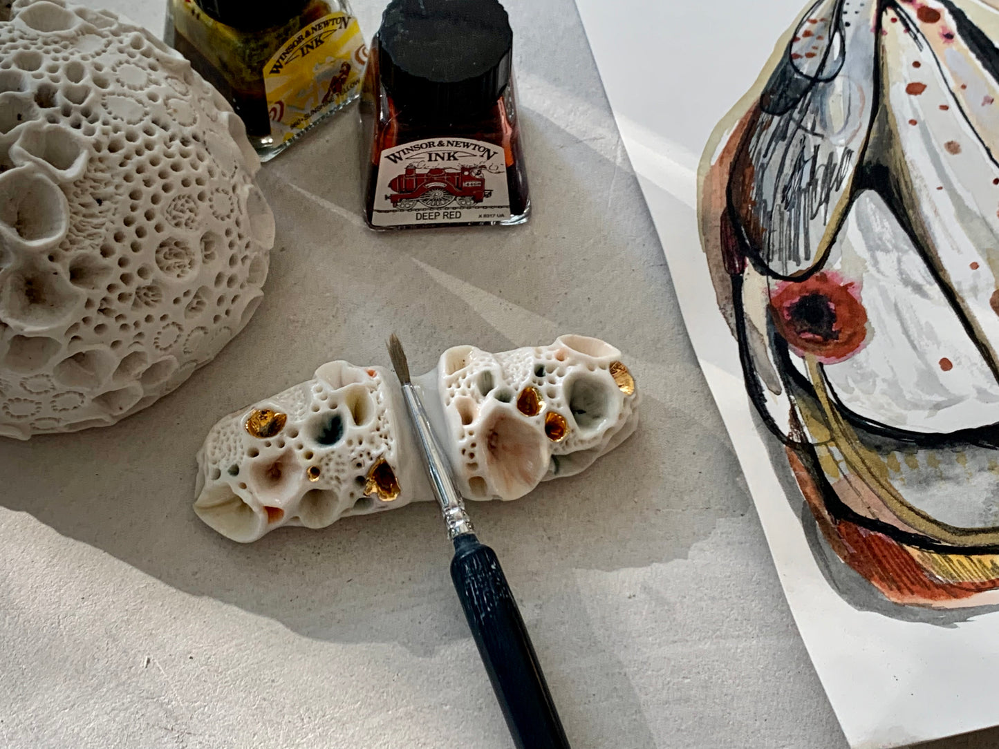 Select one - ‘Rock coral’ brush / rest
