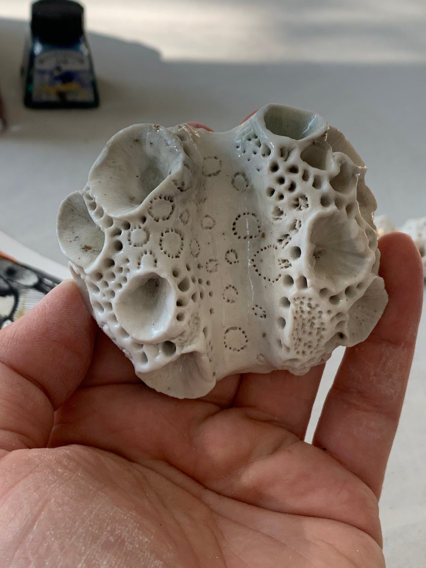 Select one - ‘Rock coral’ oval brush / pen rest