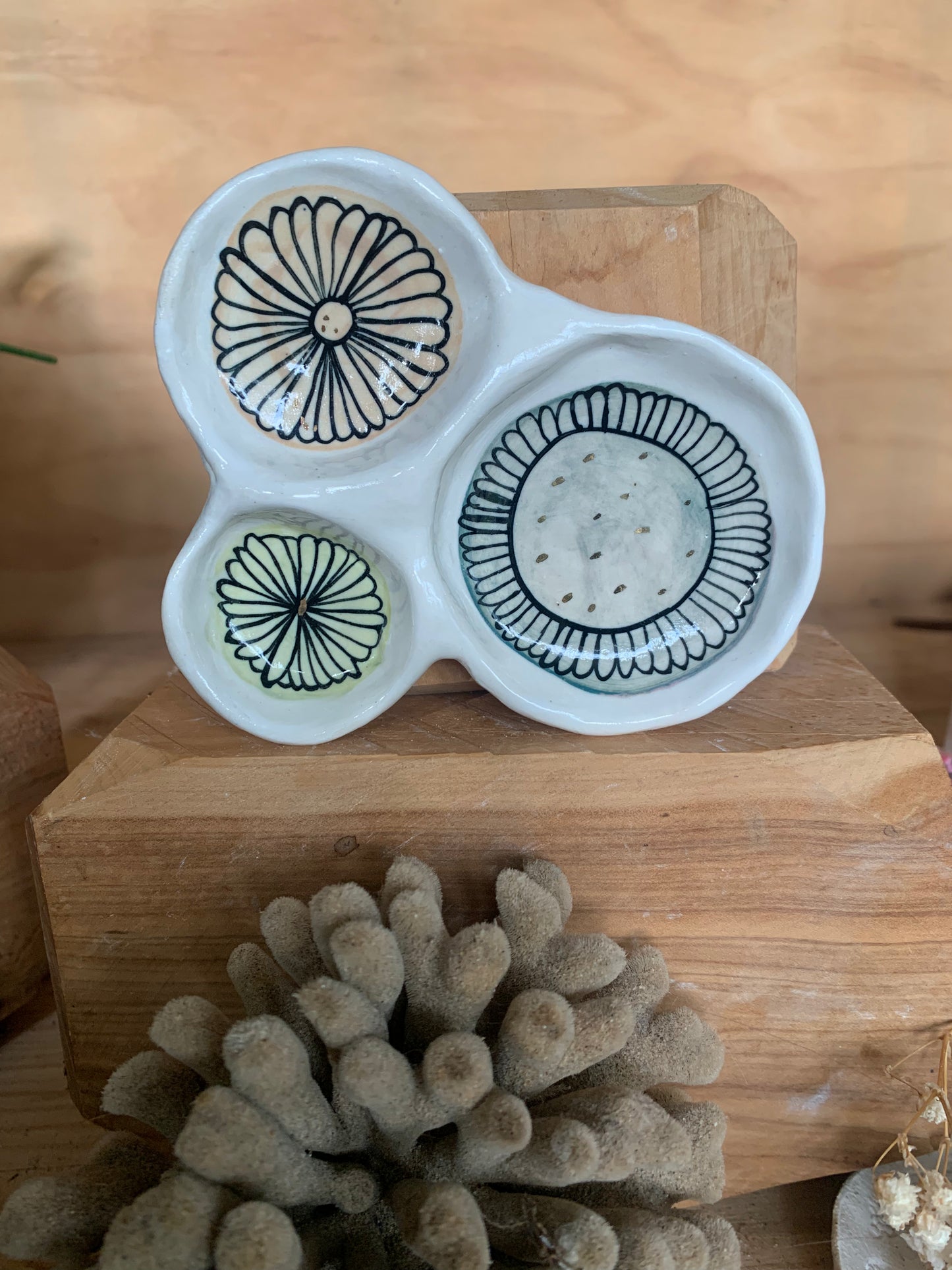 Hand Painted Trinket Dish, daisy