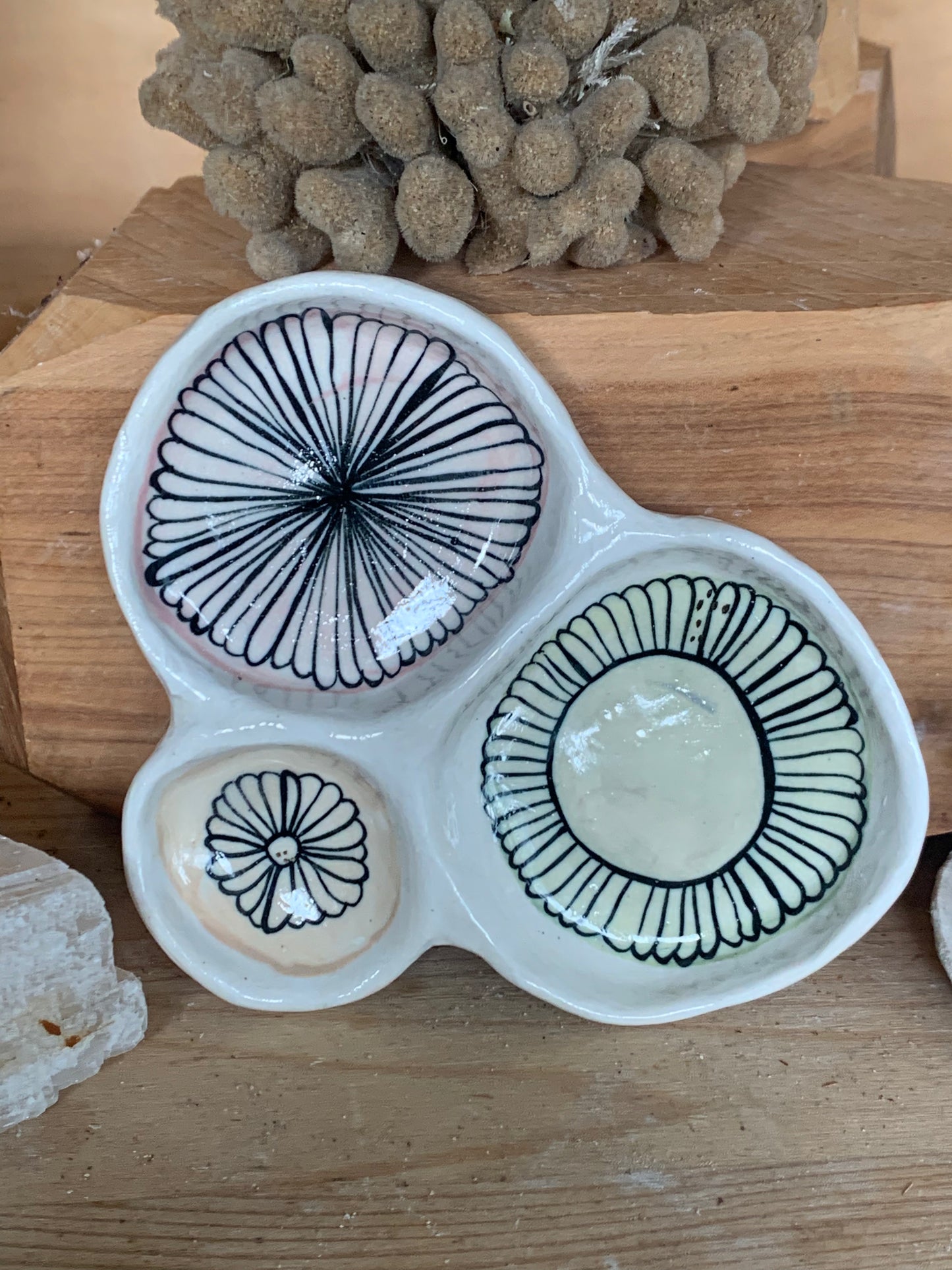Hand Painted Trinket Dish, daisy