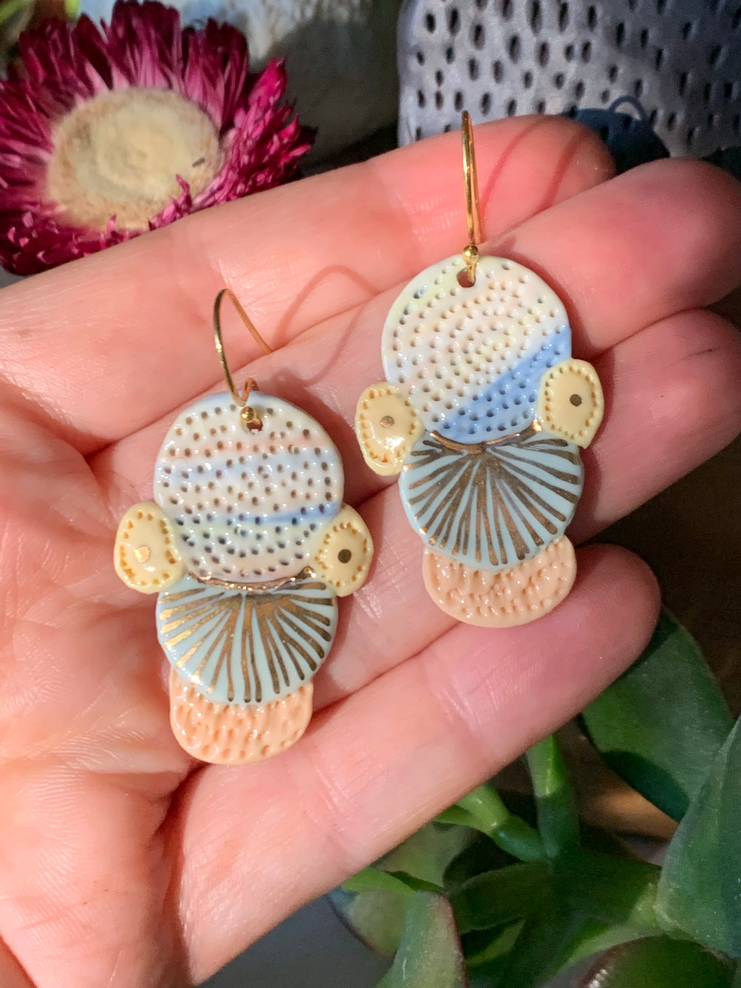 One pair of marbled colour porcelain earrings