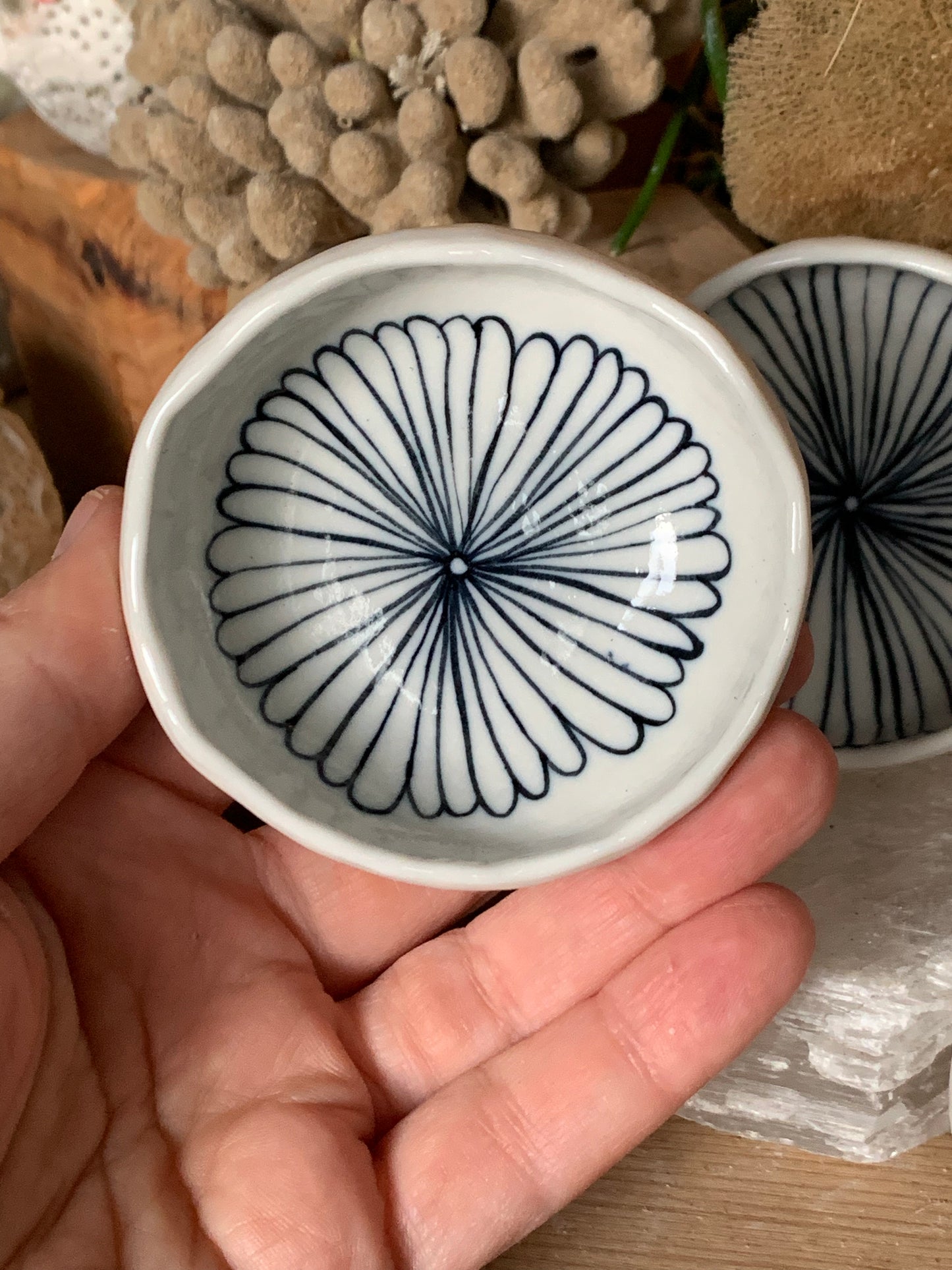 Hand Painted Small ‘daisy’ Bowl /trinket dish