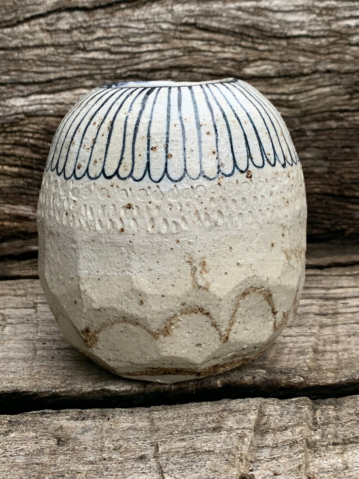 Hand painted earthy ‘daisy’ vase