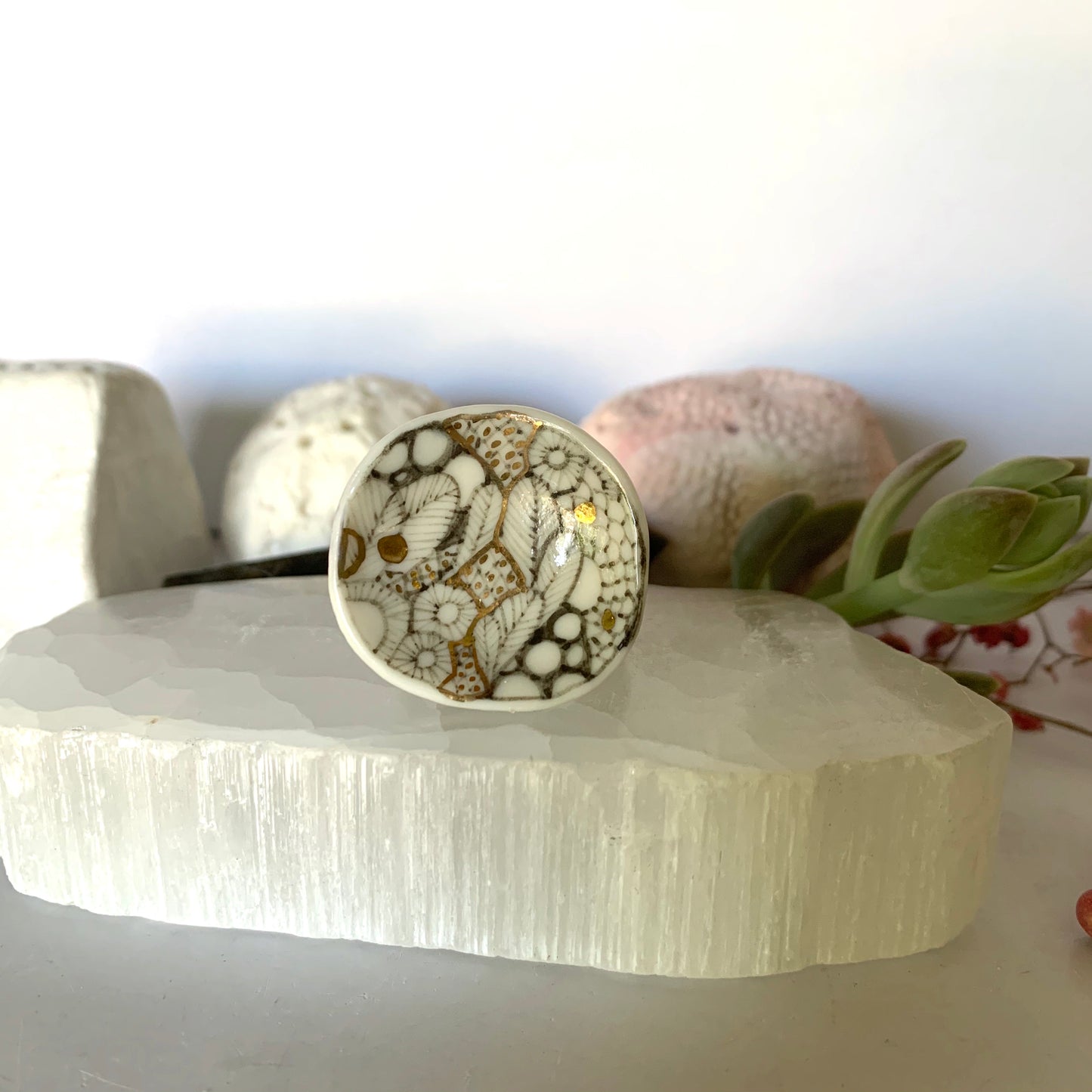 One black/brown ‘sea foam ’ ring