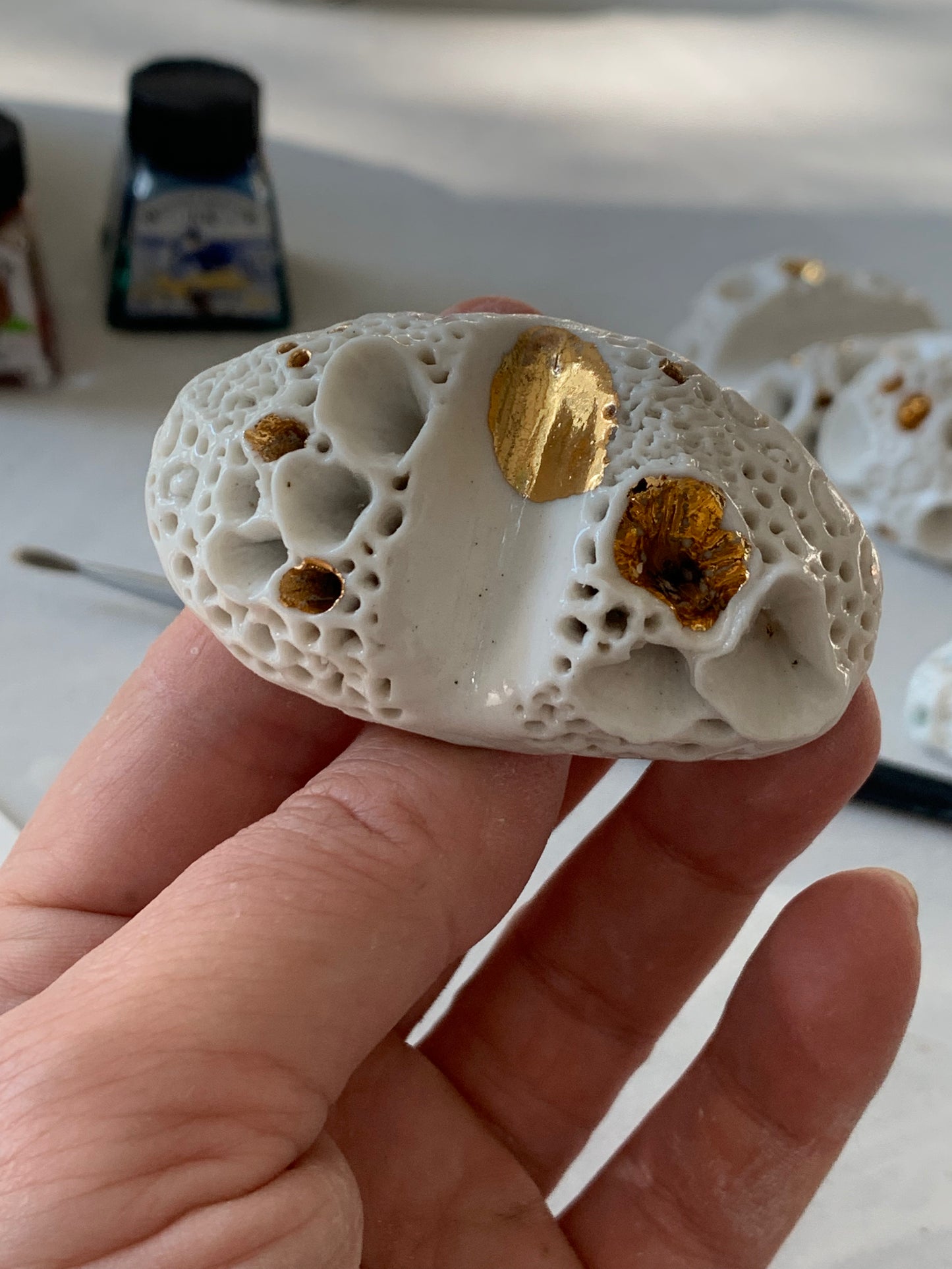 Select one - ‘Rock coral’ oval brush / pen rest