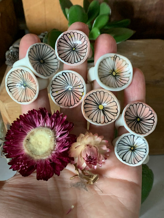One hand painted ‘daisy’ ring
