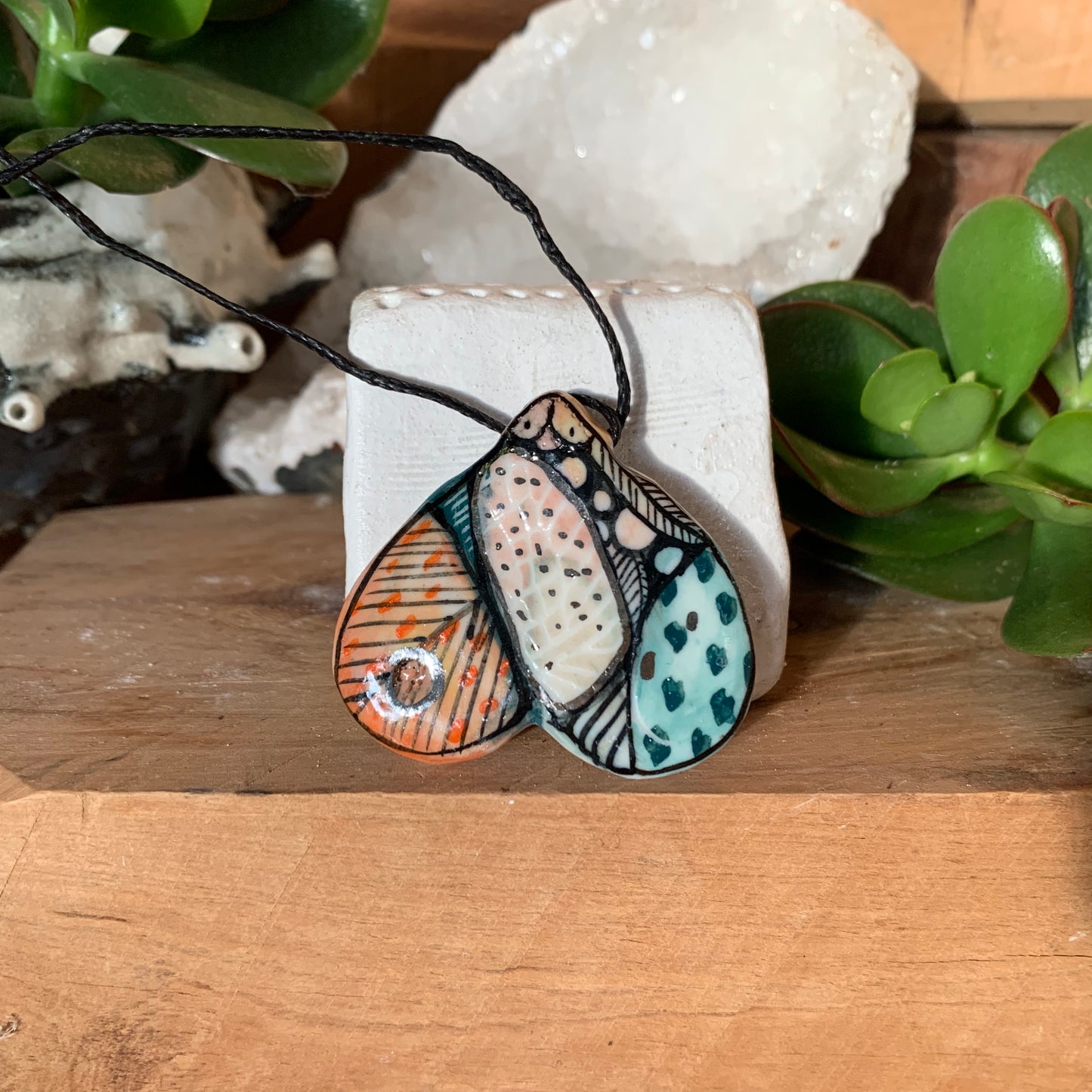 Porcelain ‘wings’ Painted Pendant with Platinum Lustre Border
