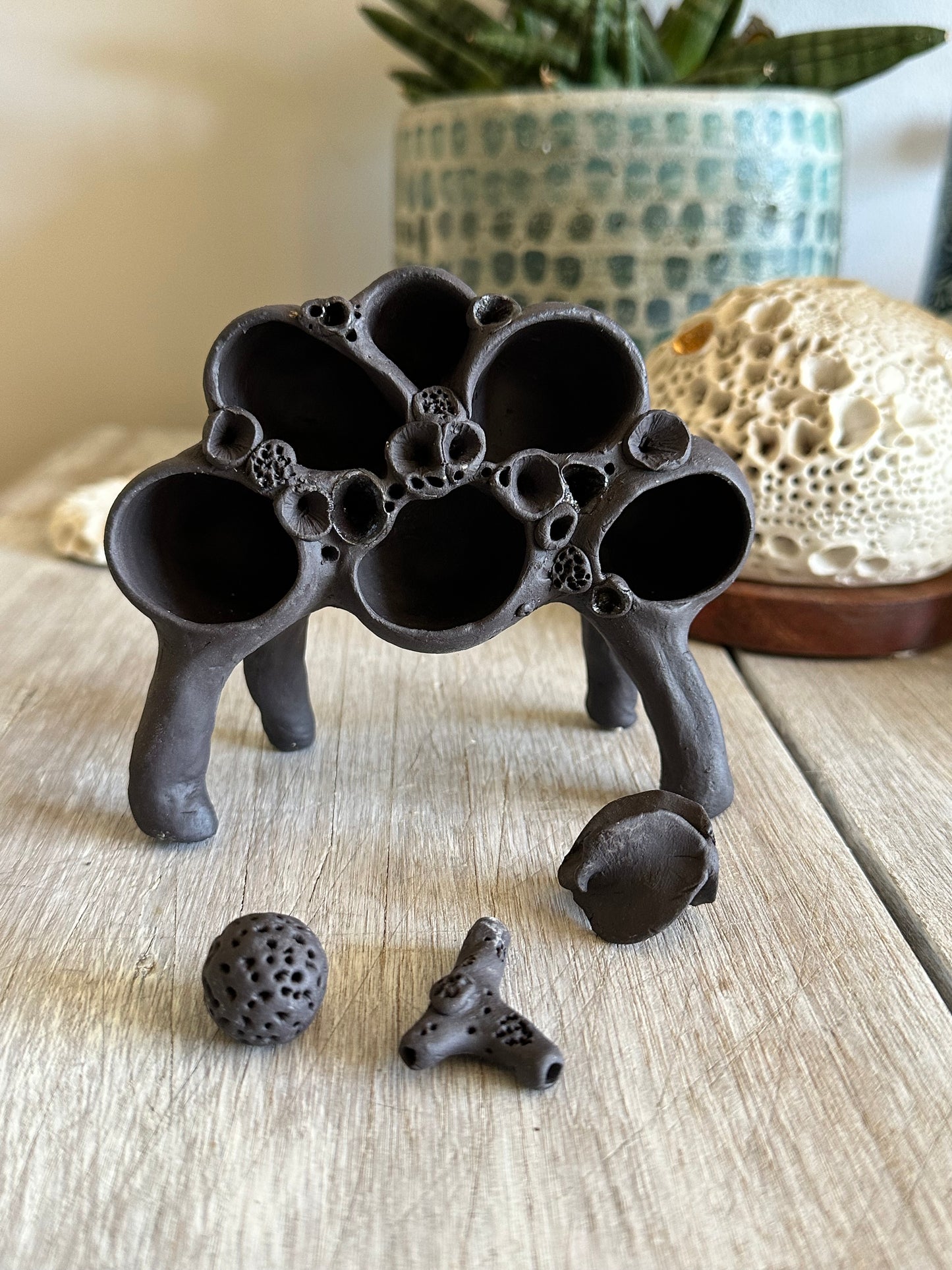 Treasure shelf in black clay for Elana