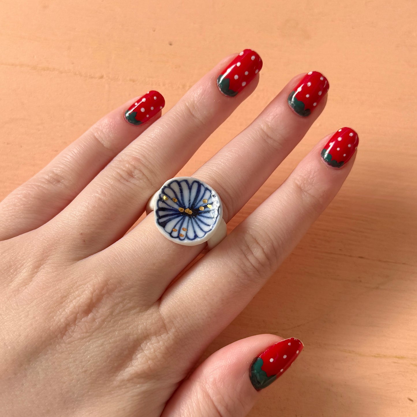 Hand Painted Porcelain ‘Daisy’ Ring size S