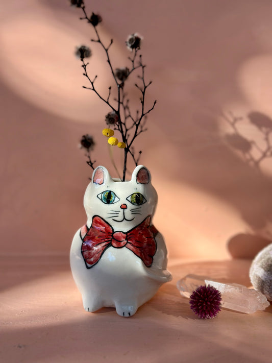 small ‘cat’ vase with red bow