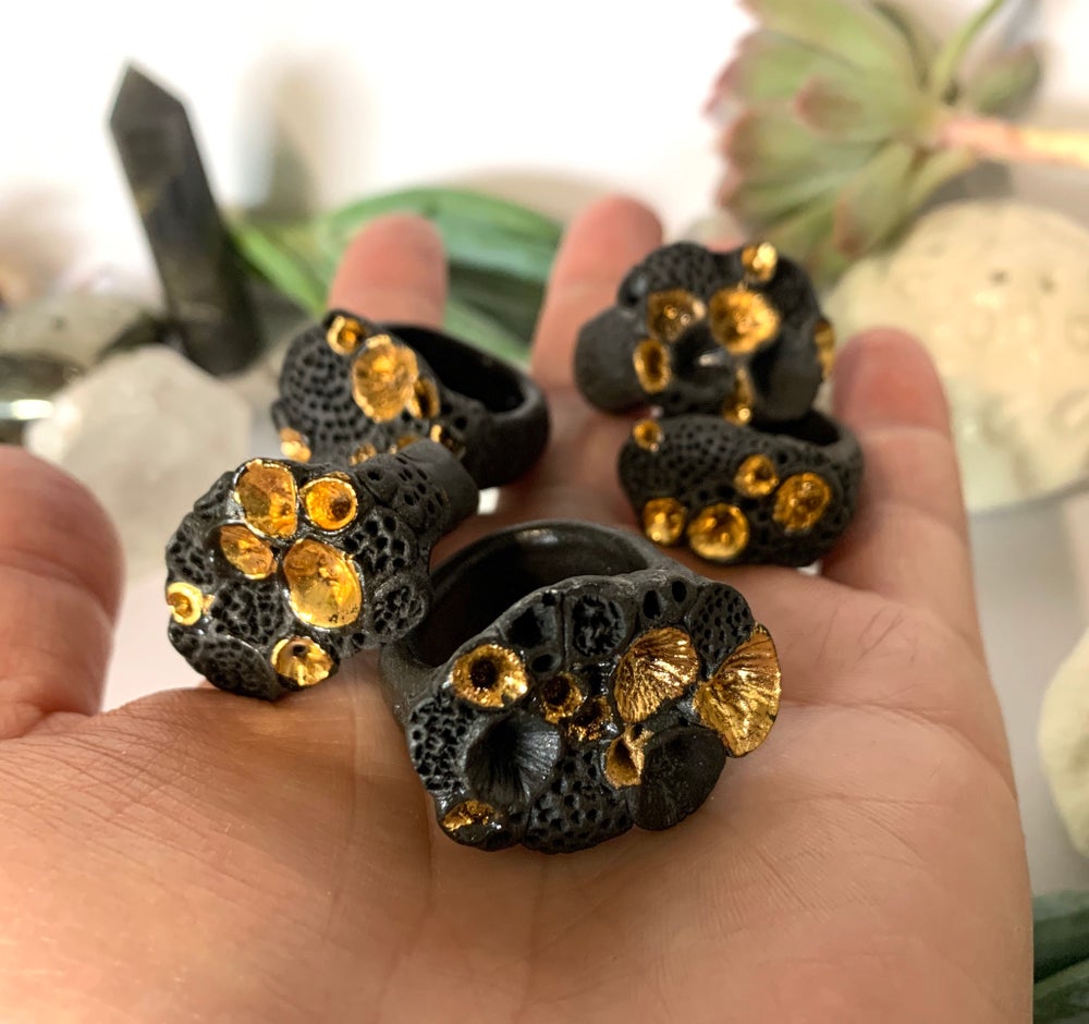 One black and gold ‘rock coral’ porcelain ring