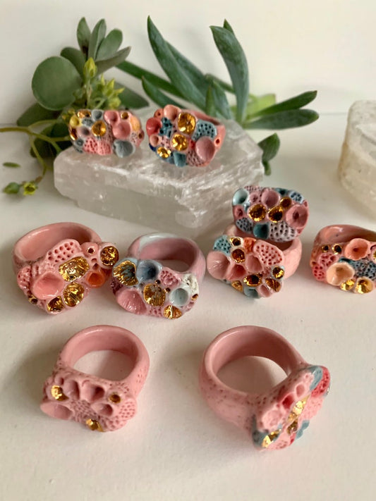 One pink tones ‘rock coral’ porcelain ring