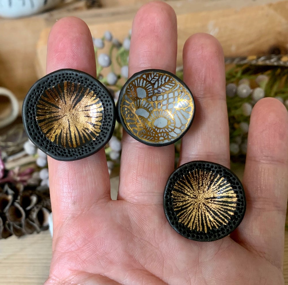 Black and gold lustre porcelain ring