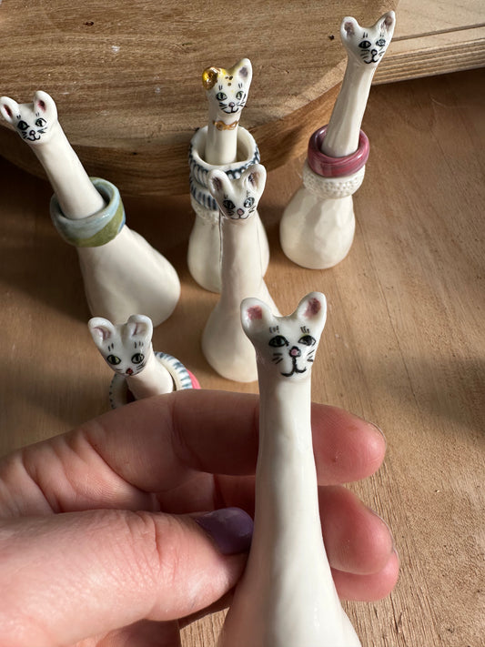 Cat ring holder, porcelain