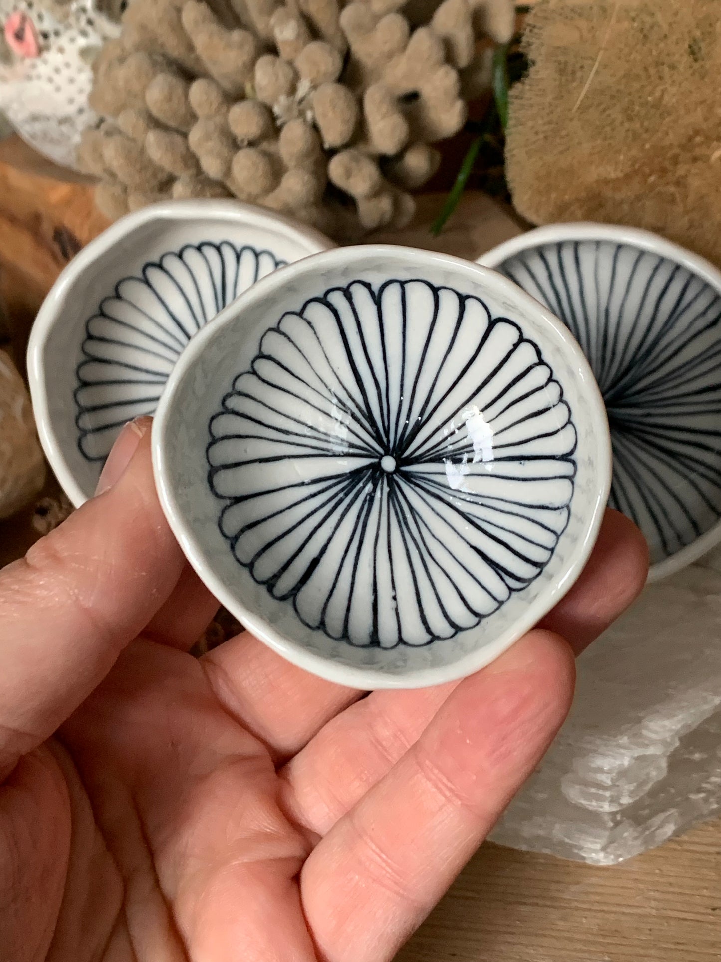 Hand Painted Small ‘daisy’ Bowl /trinket dish